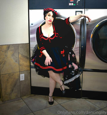 Lilit / dancinglily nude photo #20