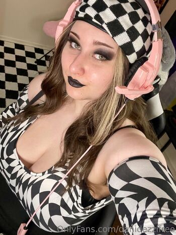 dani dezzi CHECK YOUR DMS / danidezzifree / dani.is.offline / daniisonline / daniisoffline / daniislivestreaming nude photo #4