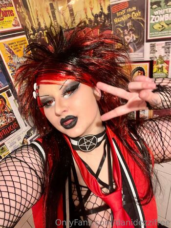 dani dezzi CHECK YOUR DMS / danidezzifree / dani.is.offline / daniisonline / daniisoffline / daniislivestreaming nude photo #9