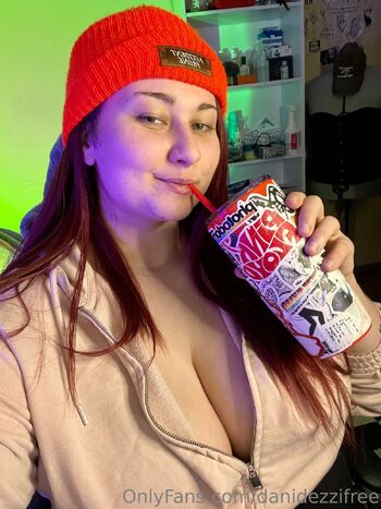 dani dezzi CHECK YOUR DMS / danidezzifree / dani.is.offline / daniisonline / daniisoffline / daniislivestreaming nude photo #12