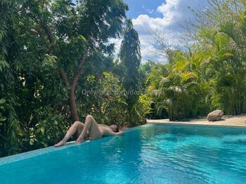 Dan / danidrishti / dellaine_yoga nude photo #14