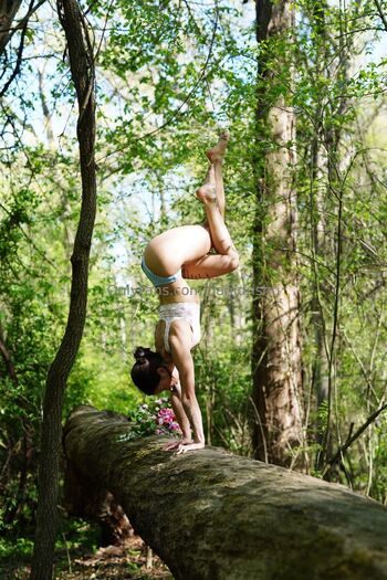 Dan / danidrishti / dellaine_yoga nude photo #24