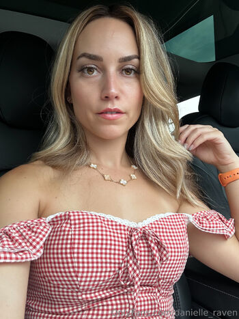 Daniell / danielle_raven nude photo #2