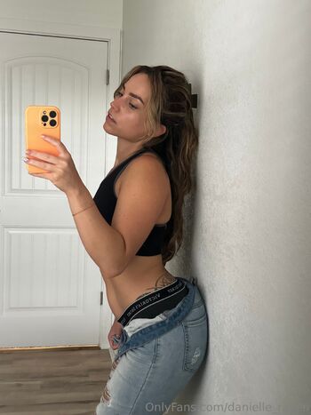 Daniell / danielle_raven nude photo #3