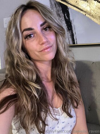 Daniell / danielle_raven nude photo #6