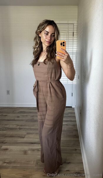 Daniell / danielle_raven nude photo #7
