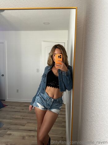Daniell / danielle_raven nude photo #10