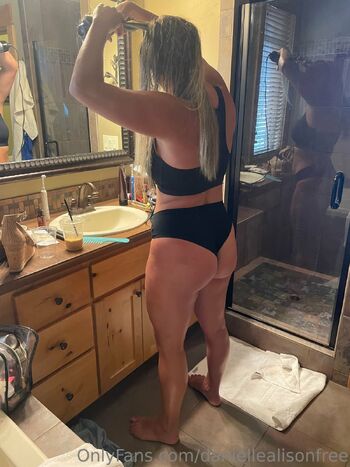 Hotwife Danielle Alison - Free Page / daniellealisonfree nude photo #12