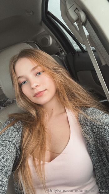 danielleros / daniellee.rosee nude photo #8