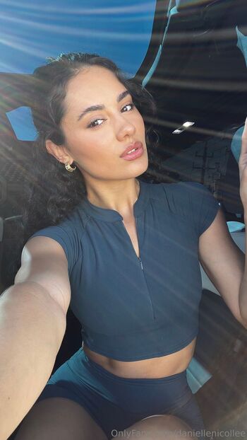 Danielle Nicol / daniellenicollee nude photo #4