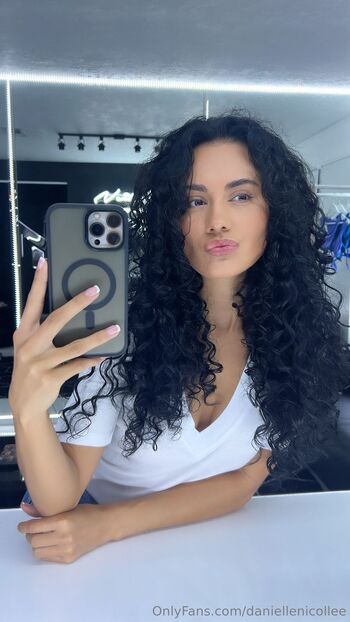 Danielle Nicol / daniellenicollee nude photo #11