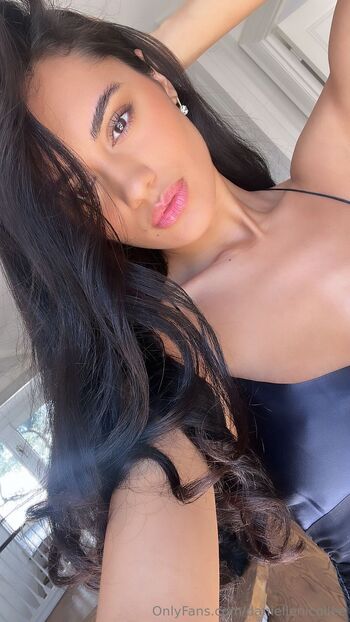 Danielle Nicol / daniellenicollee nude photo #19