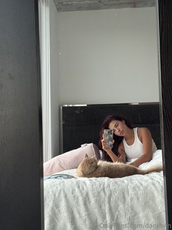 Dani / daniihiin / thedanihin / danihin24 nude photo #17