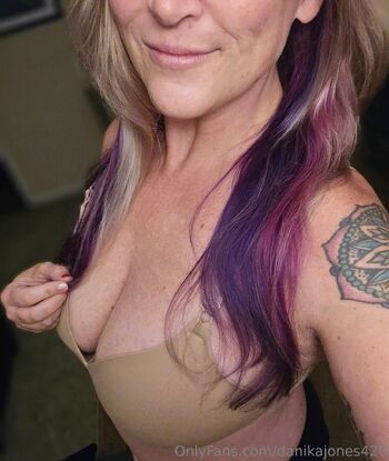 Danik / danikajones420 nude photo #8