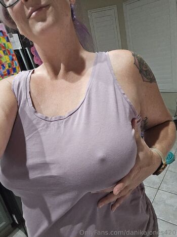 Danik / danikajones420 nude photo #15