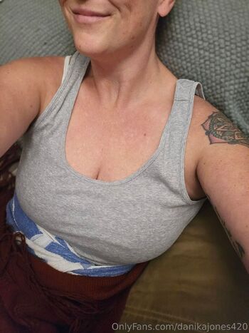 Danik / danikajones420 nude photo #20