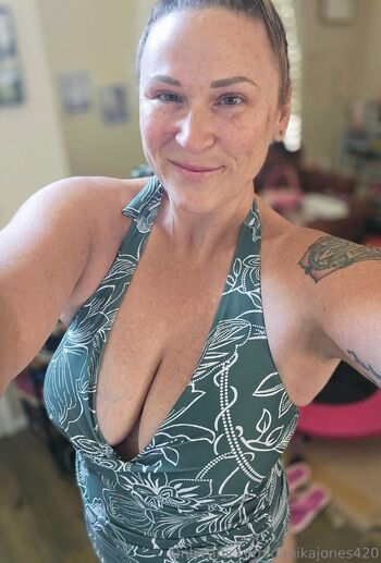 Danik / danikajones420 nude photo #27