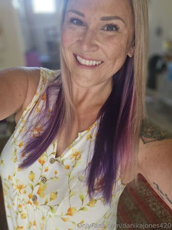 Danik / danikajones420 nude photo #32