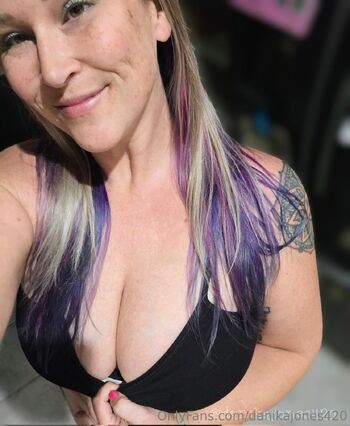 Danik / danikajones420 nude photo #40