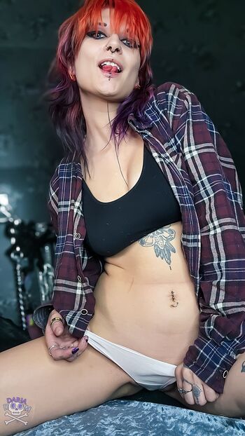 Daria Doom - ur eMo dReaMgiRl / dariadoomfree / dariadoomed / dariadoom66x nude photo #2