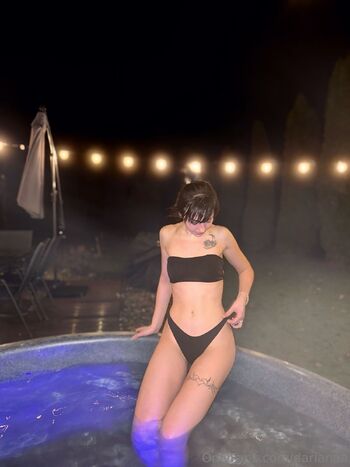 Dariana / darianaa nude photo #1