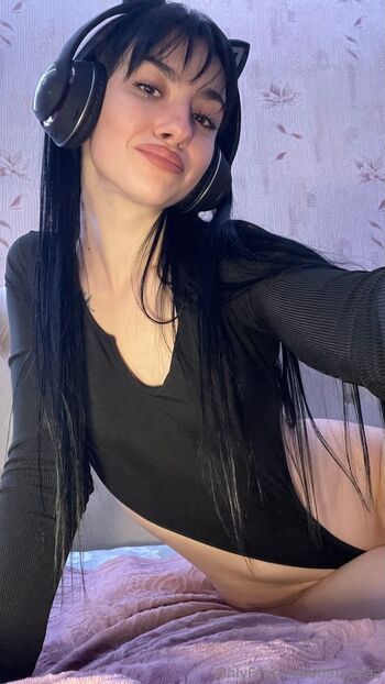 Dariana / darianaa nude photo #3