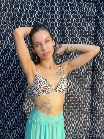 She / darlingshea nude photo #2