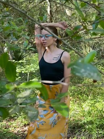 She / darlingshea nude photo #9