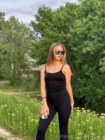 Dasha / dashenka18 / dashenka_only nude photo #19