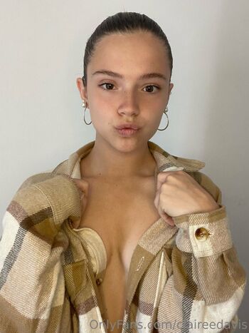 Claire Davi / davisclaire nude photo #1