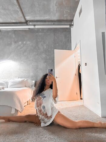 Day Sula / daysulanofficial nude photo #35