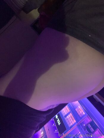 em / de4d.emi nude photo #1