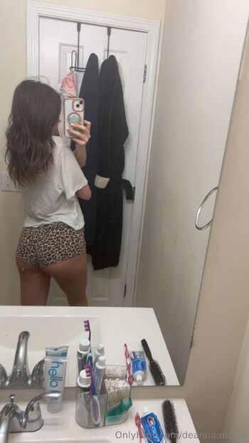 ann / deanna.nicole nude photo #13