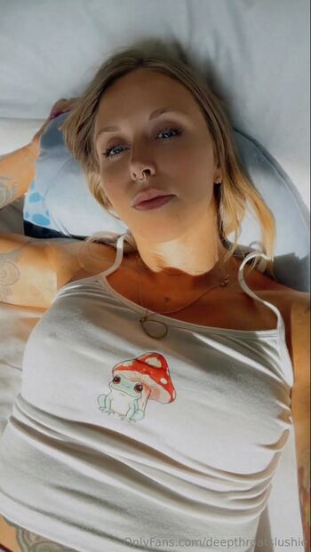 Mila Slushie / deepthroatslushie nude photo #15