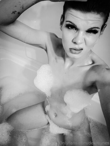 De / deeraynes nude photo #10