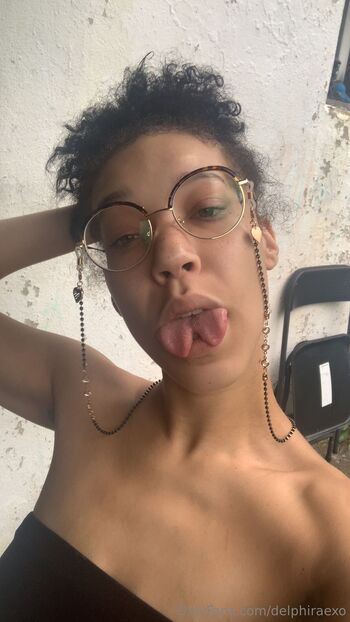 Delphi Rae l Split Tongue Queen / delphiraexo nude photo #3