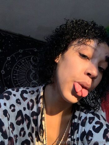 Delphi Rae l Split Tongue Queen / delphiraexo nude photo #33