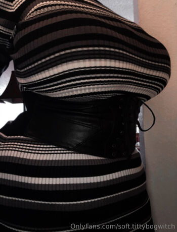 Ange / demonic.dollface nude photo #2