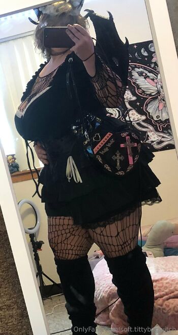 Ange / demonic.dollface nude photo #4