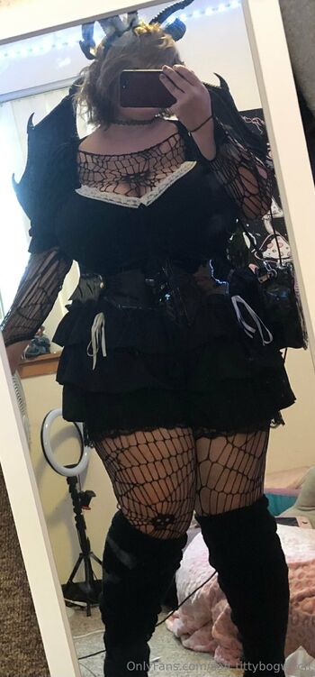 Ange / demonic.dollface nude photo #5