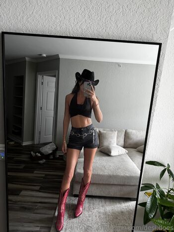 D E S / desi.does nude photo #4