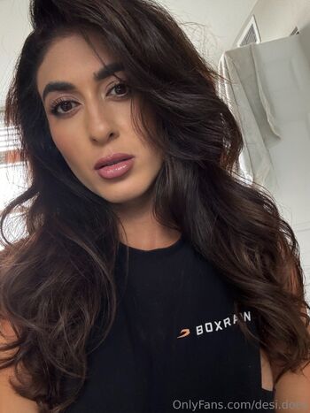 D E S / desi.does nude photo #9