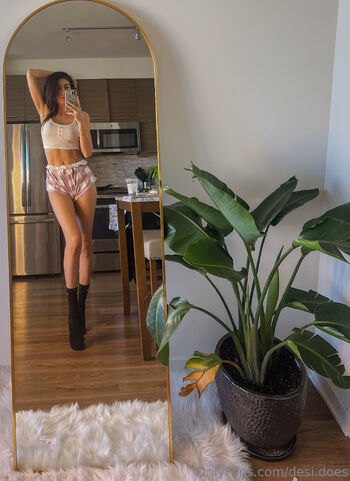 D E S / desi.does nude photo #34