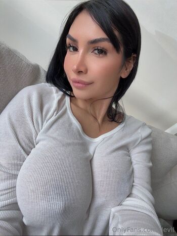 𝚛𝚒𝚕𝚎𝚢 / devil nude photo #11