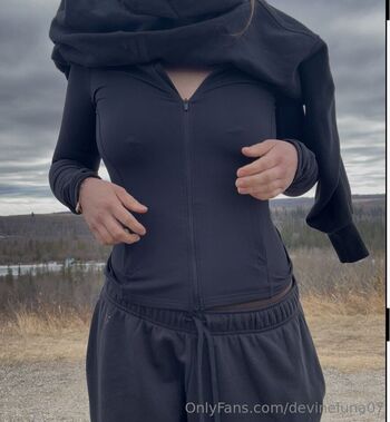 Lun / devineluna07 nude photo #13