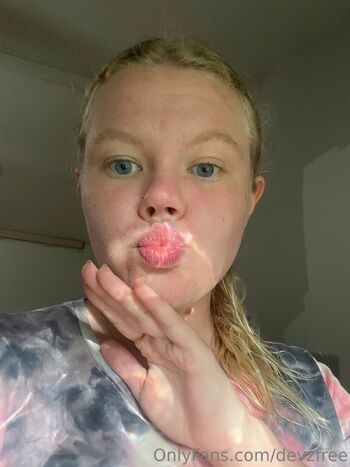 Dev / devzfree nude photo #5