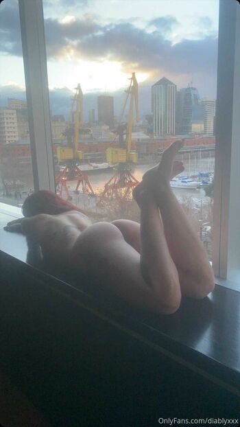 Carolin / diablyxxx nude photo #5