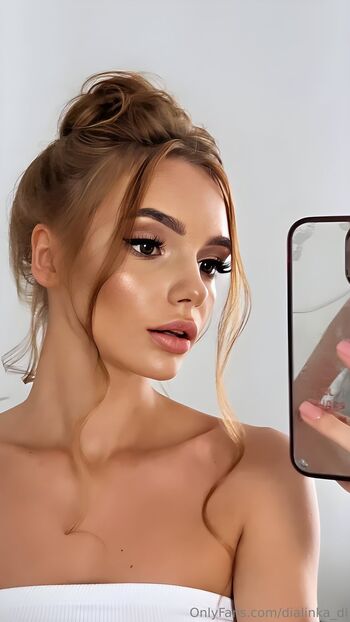 Dialinka D / dialinka_di nude photo #2