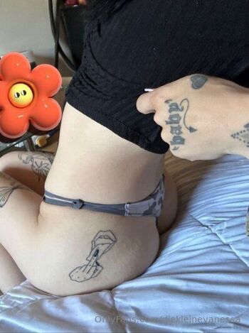 Vanessa / diekleinevanessa nude photo #31