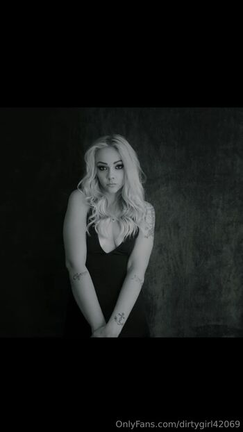 Brandi-Lyn / dirtygirl42069 nude photo #2